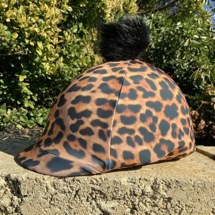 helmet-cover-leopard-pom-pom