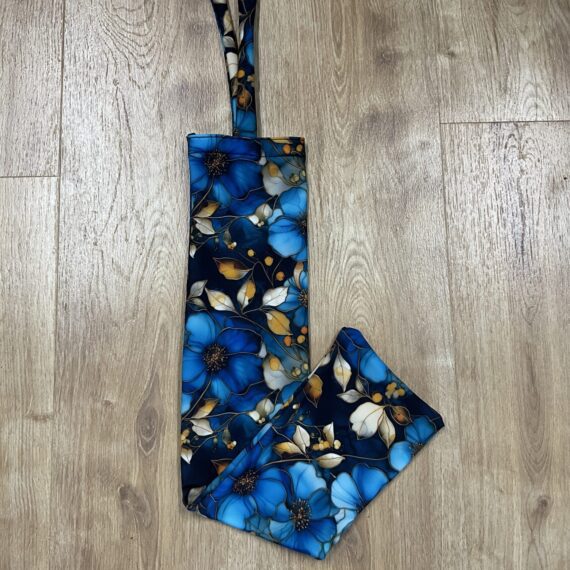 floral-blue-lyrcra-tie-in-tail-bag-for-horses-buggez-bugeyes
