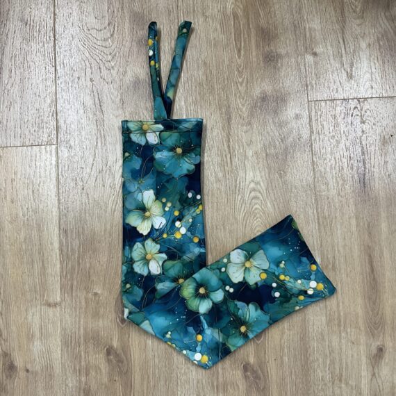 floral-teal-lyrcra-tie-in-tail-bag-for-horses-buggez-bugeyes